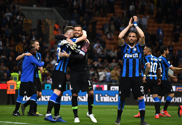 米兰主教练阿莱格里接受采访时表示：我期待冬季窗口的到来，我们会做合适的补强