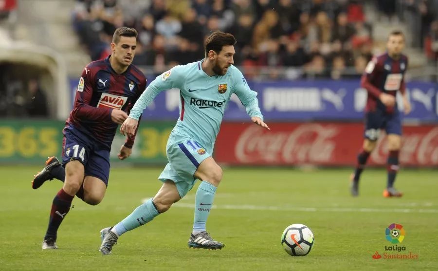 塞萨尔：齐沃为什么要换下博尼和泽林斯基？他俩明明表现最好