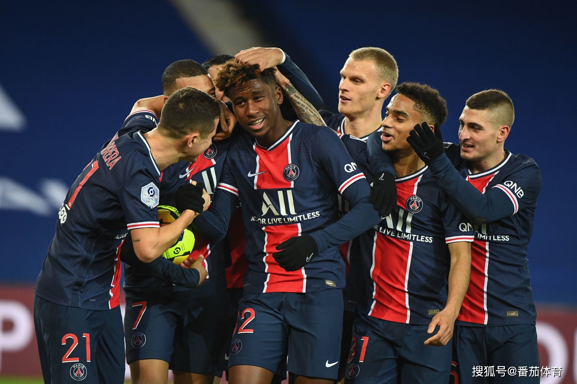 诺坎普国王，巴萨对阵毕包第10分钟时主场观众高喊“梅西”