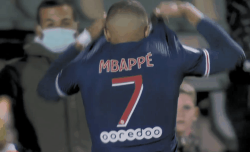 阿莫林抱头无奈！曼联队长补时踢飞空门+2次高射炮 尴尬40射门0球