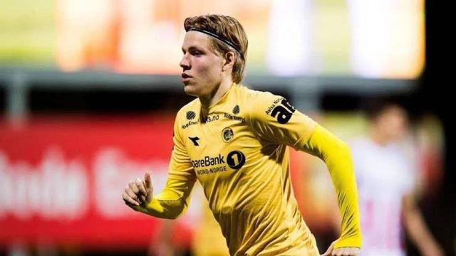 里夫斯成湖人队史第3位单场40+5+10+5三分的球员