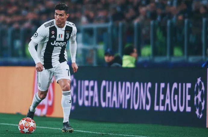 拜仁12轮不败领跑，曼城绝杀鱼腩，巴萨AC米兰登顶