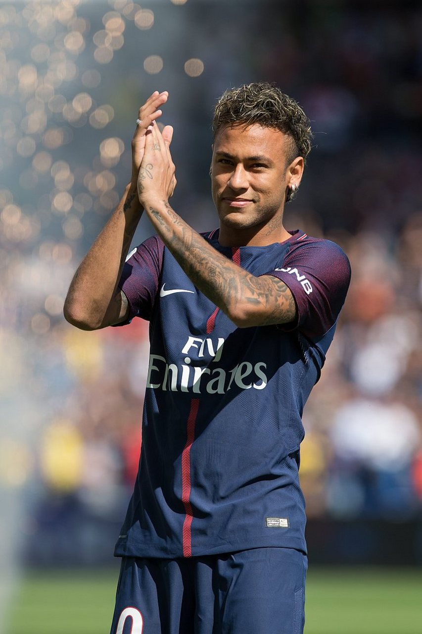 中超：上海海港4-0大胜深圳队