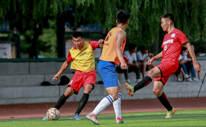 中甲半场：安以恩笑纳对方门将大礼，辽宁铁人暂1-0佛山南狮