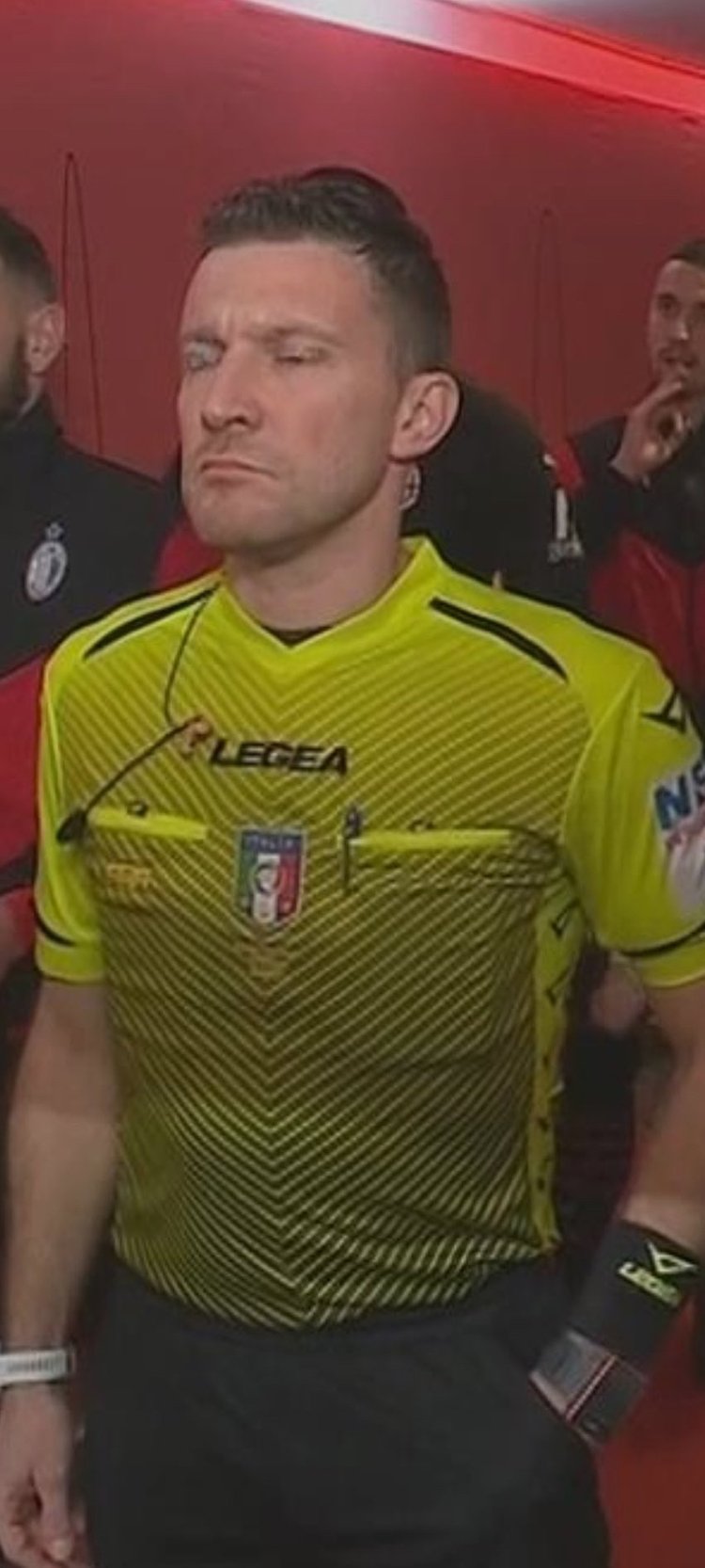 梅州客家因财务危机降级，未能延续奇迹，暴露中国足球现实困境。