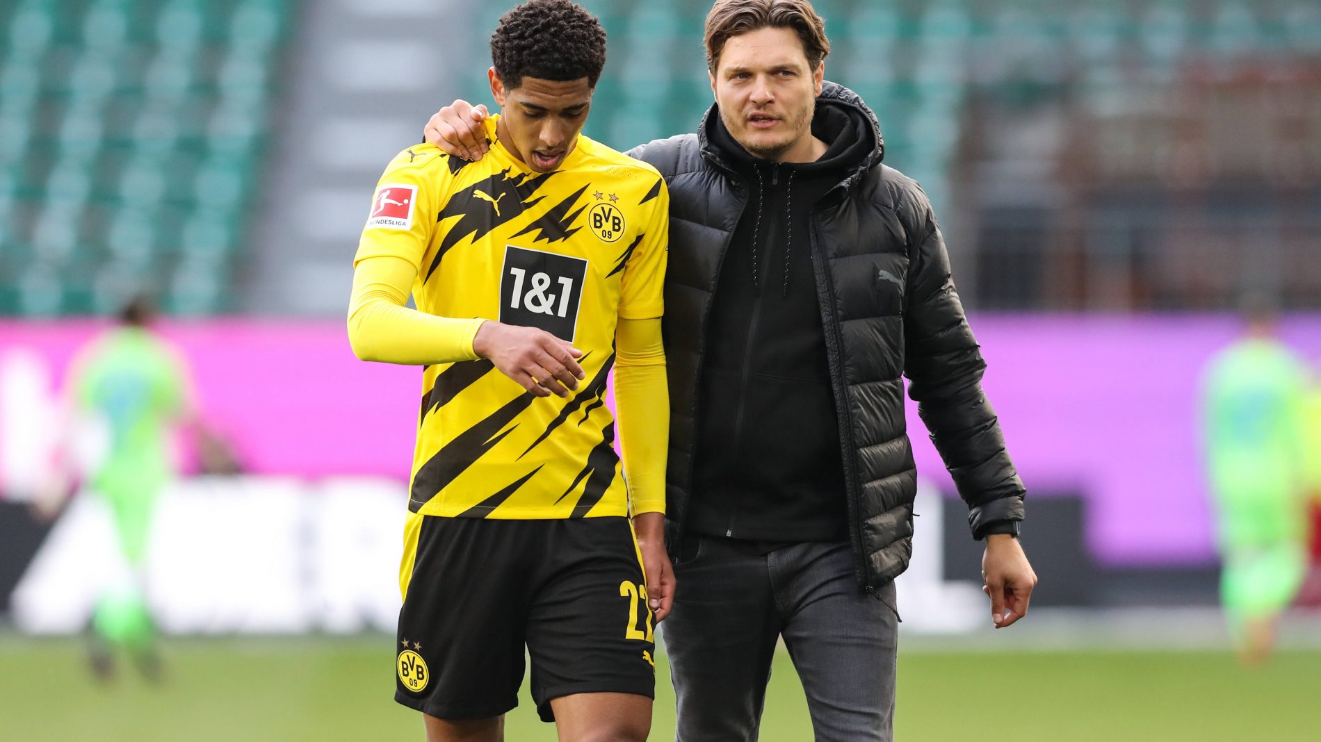 记者：除非大规模卖人，否则曼联不太可能继续追求多纳鲁马